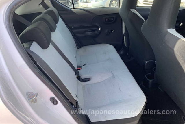 
								TOYOTA AQUA HYBRID full									