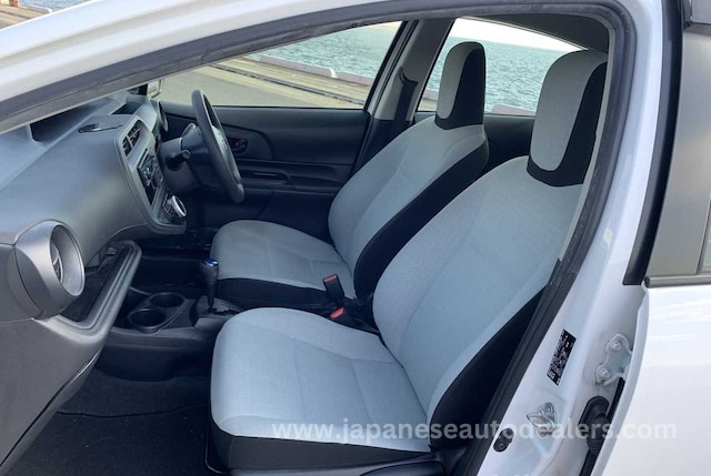 
								TOYOTA AQUA HYBRID full									