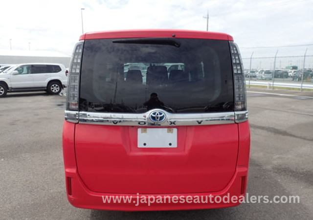 
								TOYOTA VOXY HYBRID full									