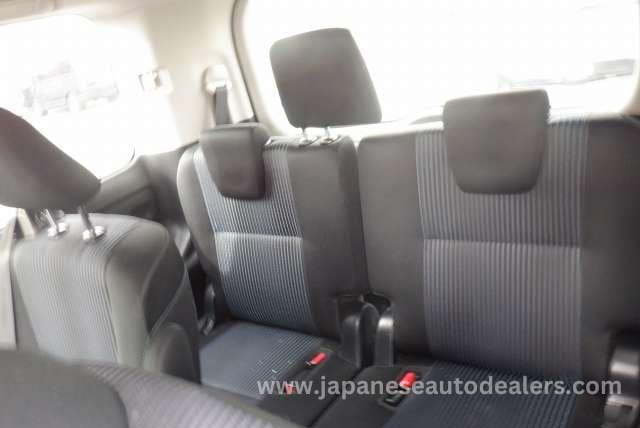
								TOYOTA VOXY full									