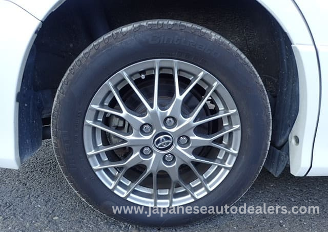 
								TOYOTA VOXY HYBRID full									