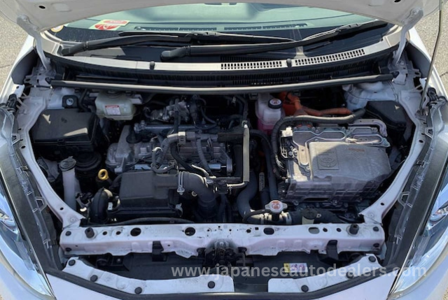 
								TOYOTA AQUA HYBRID full									