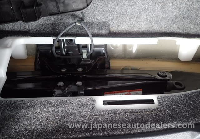
								Toyota Noah Hybrid full									