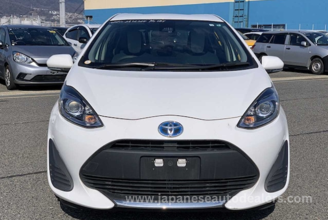
								TOYOTA AQUA HYBRID full									