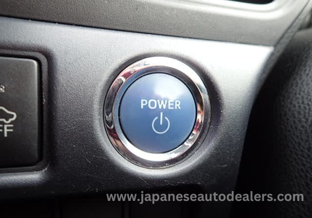 
								Toyota Noah Hybrid full									