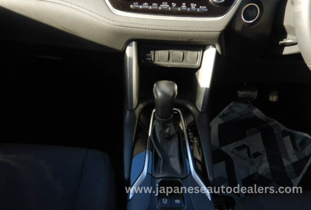 
								TOYOTA COROLLA CROSS full									