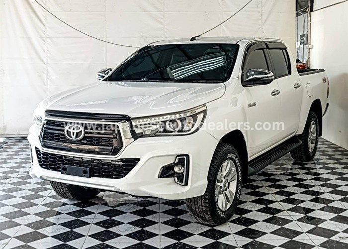 
								Toyota Hilux full									