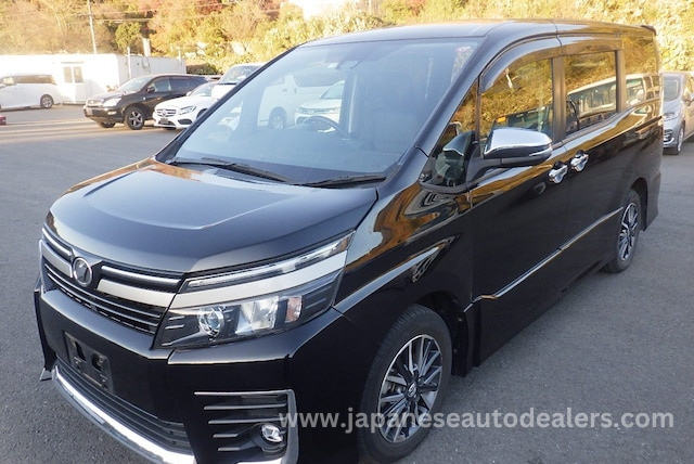 
								TOYOTA VOXY full									
