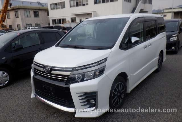 
								TOYOTA VOXY full									