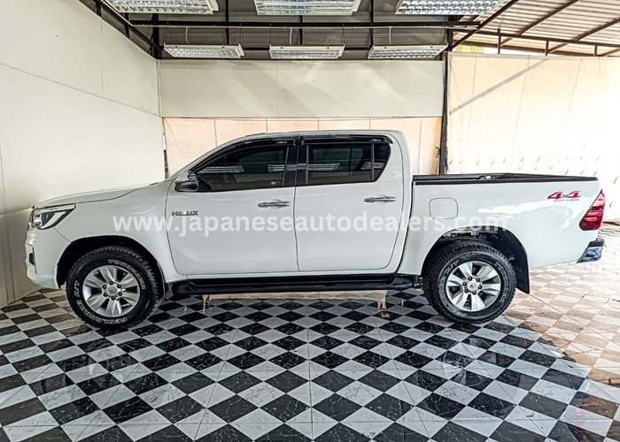 
								Toyota Hilux full									