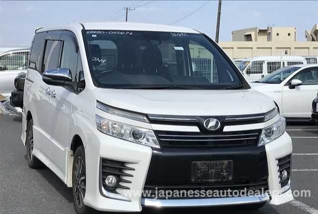 
								TOYOTA VOXY full									