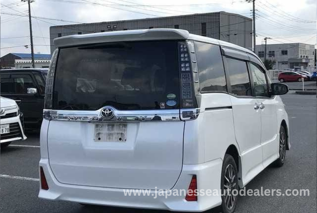 
								TOYOTA VOXY full									