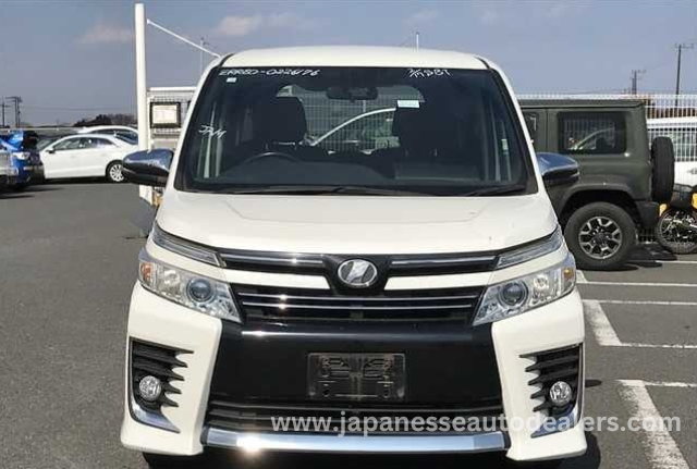 
								TOYOTA VOXY full									