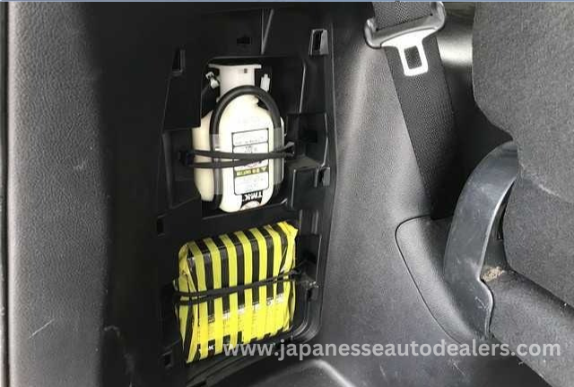
								TOYOTA VOXY full									