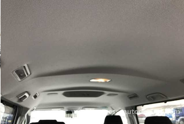 
								TOYOTA VOXY full									