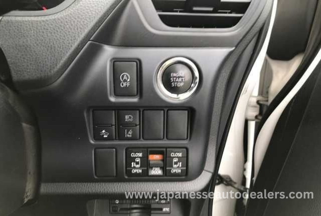 
								TOYOTA VOXY full									
