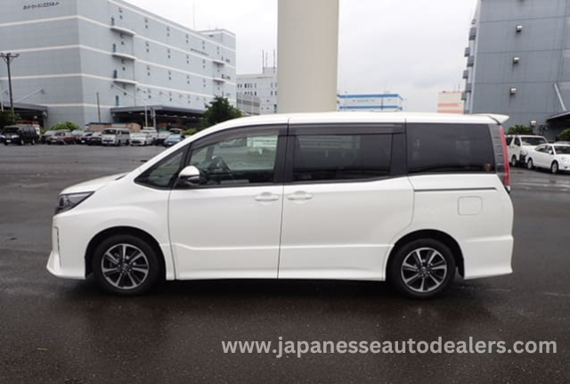 
								Toyota Noah full									