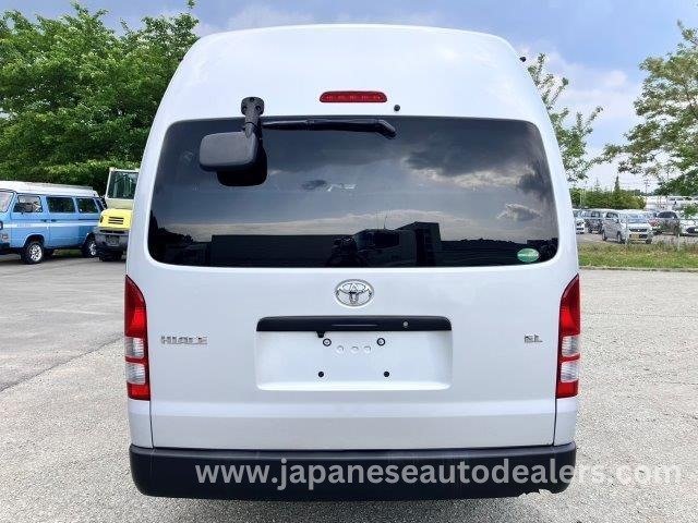 
								TOYOTA HIACE COMMUTER full									
