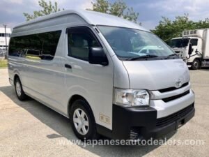 TOYOTA HIACE COMMUTER
