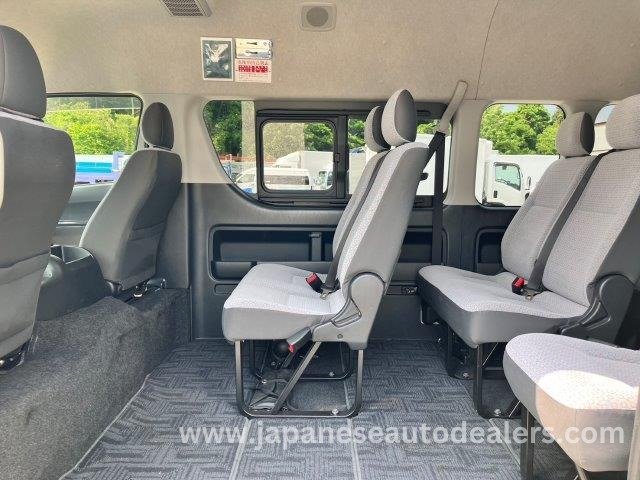 
								TOYOTA HIACE COMMUTER full									