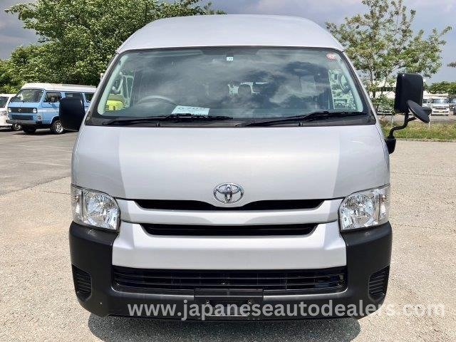 
								TOYOTA HIACE COMMUTER full									