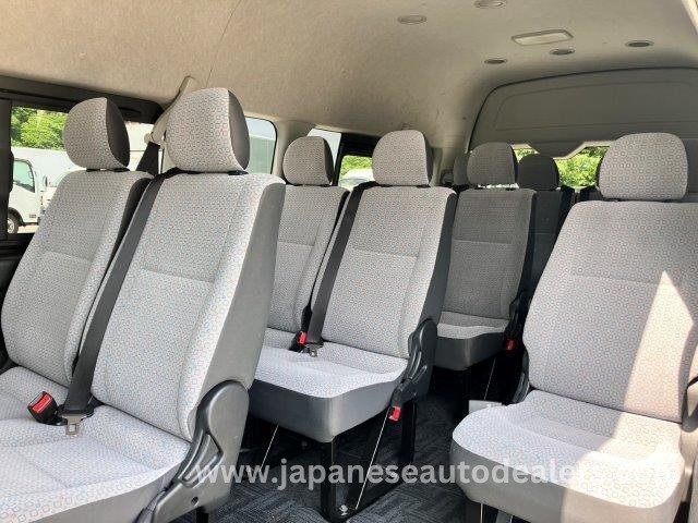 
								TOYOTA HIACE COMMUTER full									