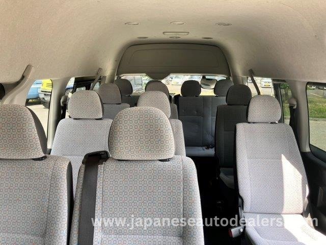 
								TOYOTA HIACE COMMUTER full									