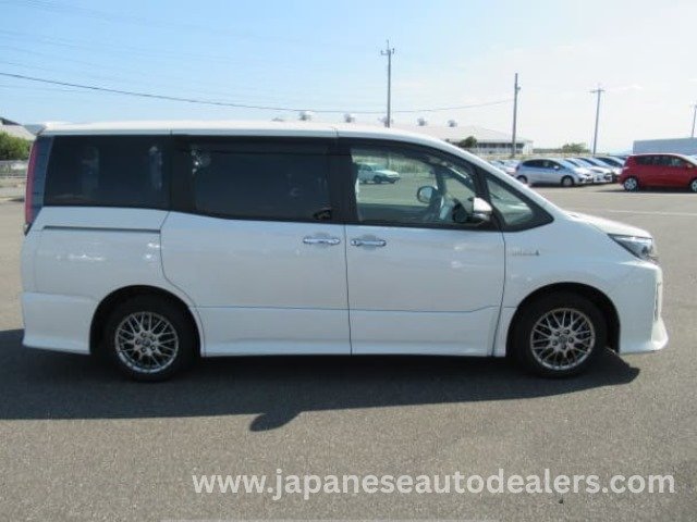 
								TOYOTA NOAH SI WXB – Premium 7-Seater Hybrid MPV full									