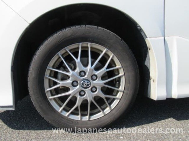 
								TOYOTA NOAH SI WXB – Premium 7-Seater Hybrid MPV full									