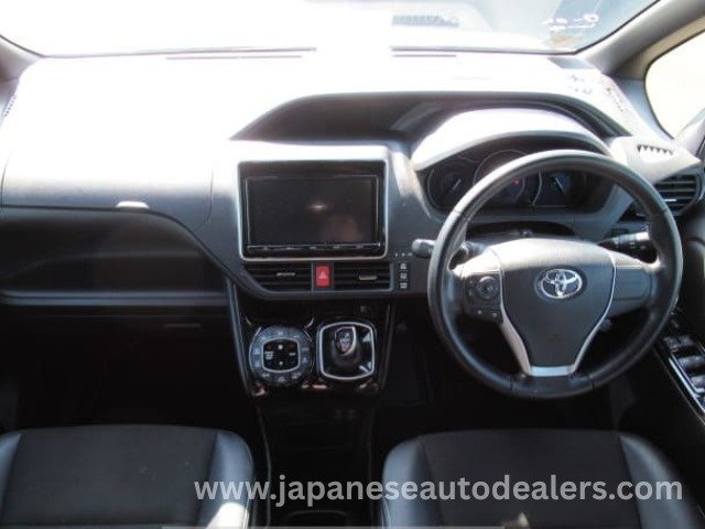 
								TOYOTA NOAH SI WXB – Premium 7-Seater Hybrid MPV full									