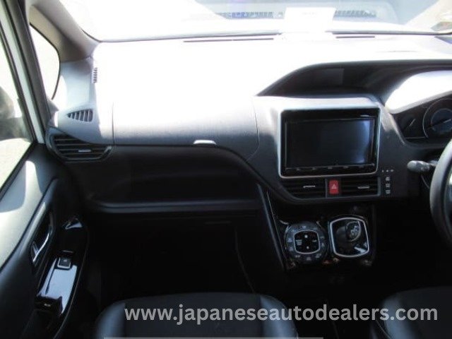 
								TOYOTA NOAH SI WXB – Premium 7-Seater Hybrid MPV full									