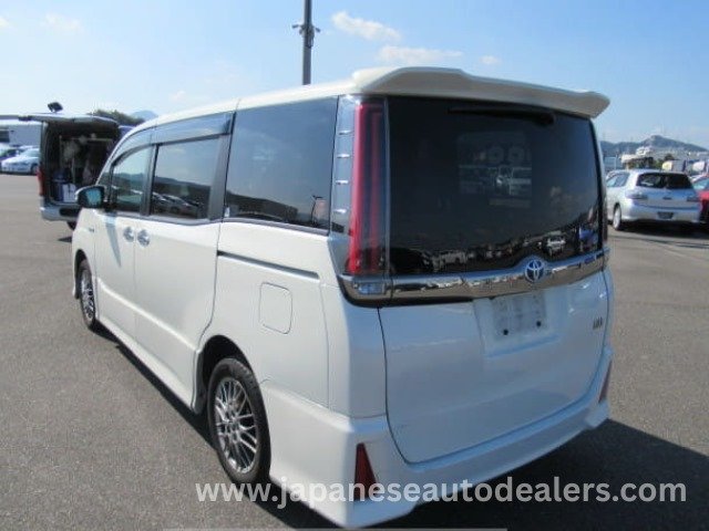 
								TOYOTA NOAH SI WXB – Premium 7-Seater Hybrid MPV full									