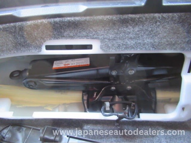
								TOYOTA NOAH SI WXB – Premium 7-Seater Hybrid MPV full									