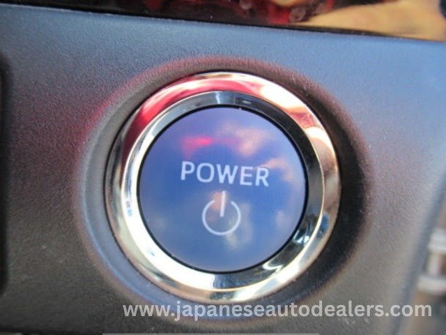 
								TOYOTA NOAH SI WXB – Premium 7-Seater Hybrid MPV full									