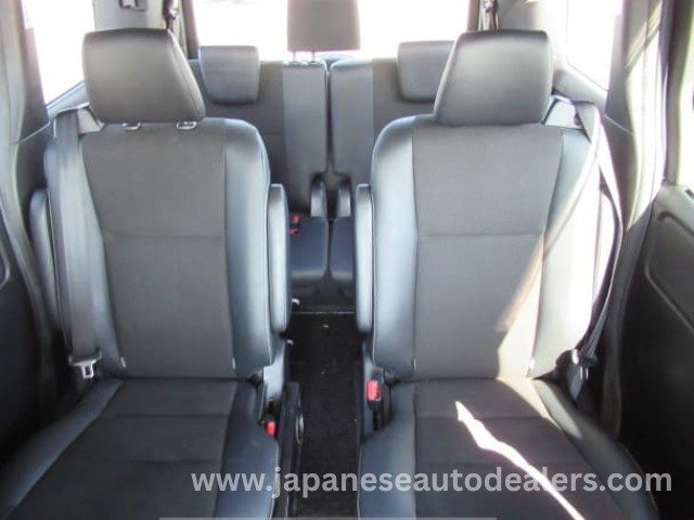 
								TOYOTA NOAH SI WXB – Premium 7-Seater Hybrid MPV full									