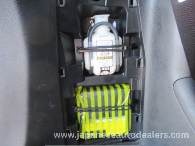 
								TOYOTA NOAH SI WXB – Premium 7-Seater Hybrid MPV full									