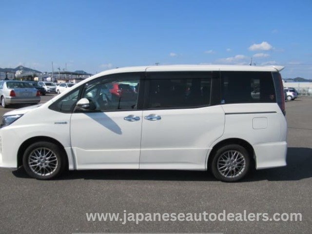 
								TOYOTA NOAH SI WXB – Premium 7-Seater Hybrid MPV full									