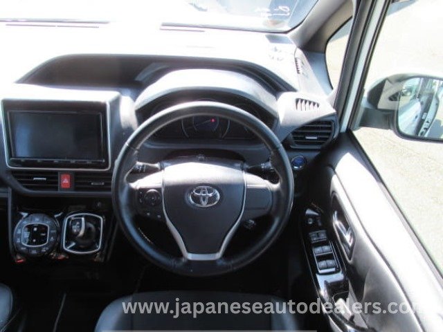 
								TOYOTA NOAH SI WXB – Premium 7-Seater Hybrid MPV full									