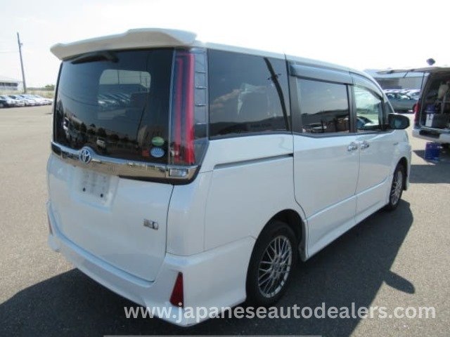 
								TOYOTA NOAH SI WXB – Premium 7-Seater Hybrid MPV full									