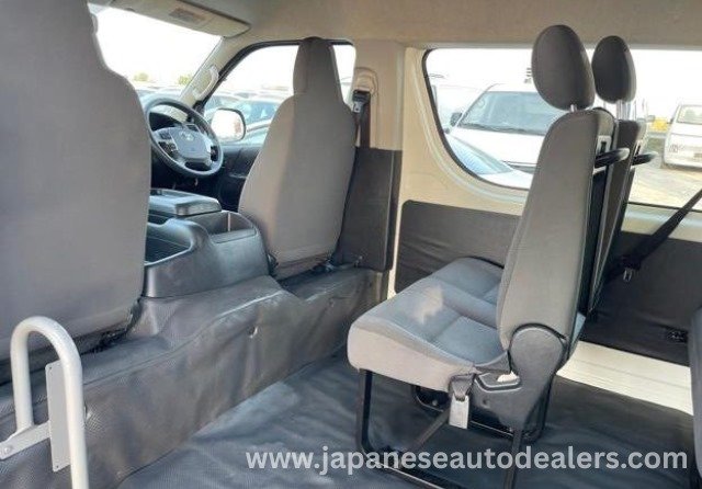 
								2016 TOYOTA HIACE VAN – 14 SEATS full									