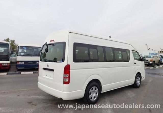 
								TOYOTA HIACE COMMUTER full									