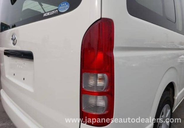 
								TOYOTA HIACE COMMUTER full									