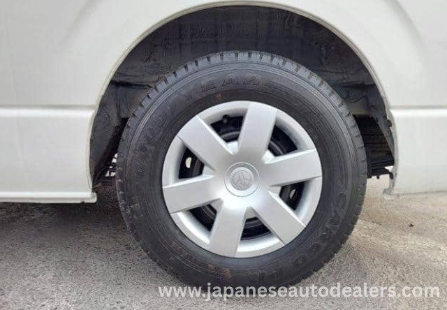
								TOYOTA HIACE COMMUTER full									