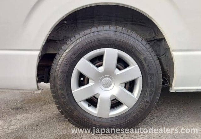 
								TOYOTA HIACE COMMUTER full									