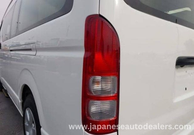
								TOYOTA HIACE COMMUTER full									