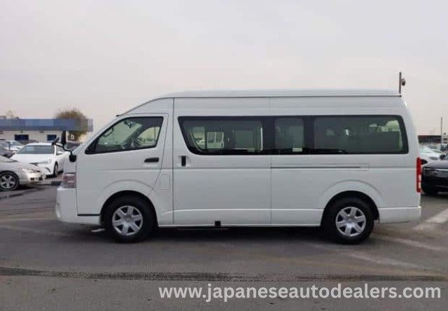 
								TOYOTA HIACE COMMUTER full									