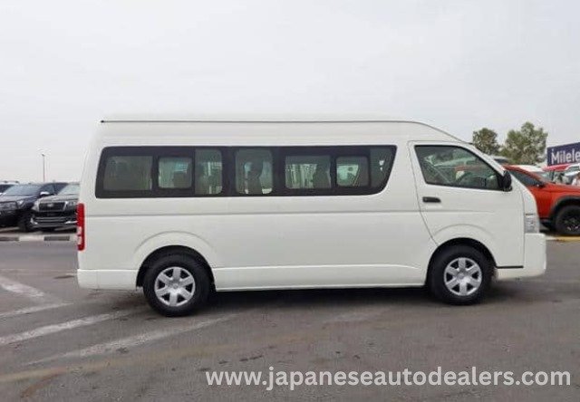 
								TOYOTA HIACE COMMUTER full									