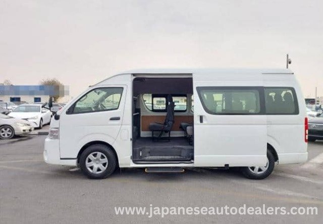 
								TOYOTA HIACE COMMUTER full									