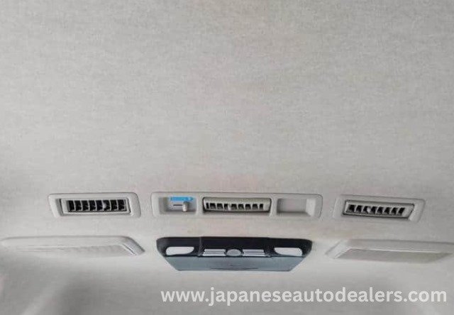
								TOYOTA HIACE COMMUTER full									