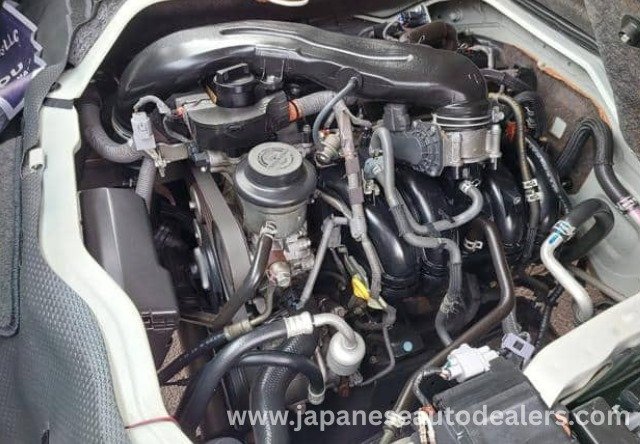 
								TOYOTA HIACE COMMUTER full									
